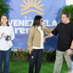 delcy-rodriguez-y-gustavo-duque-entregaron-financiamientos-de-viviendas-en-chacao-cortesia-67545